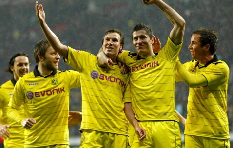 星空体育投注-多特蒙德一线队训练热身，全员保持高集中力的简单介绍