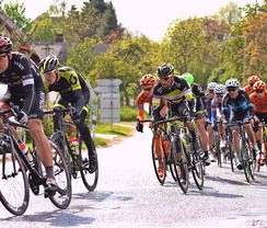 星空体育下载-马赛队员士气高涨，战胜对手跻身前列