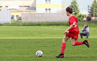 星空体育官方登录入口-河床主场氛围火爆,球迷热情助阵