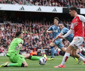 星空体育网站入口-阿斯顿维拉主场不敌伯恩利，遭遇连败