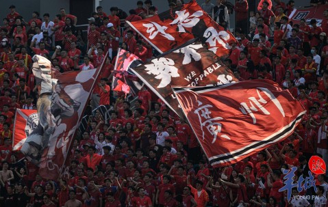 星空体育登录-激情澎湃的比赛，球迷热情高涨