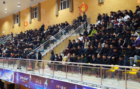 星空体育官网-球迷热情高涨，现场气氛火爆