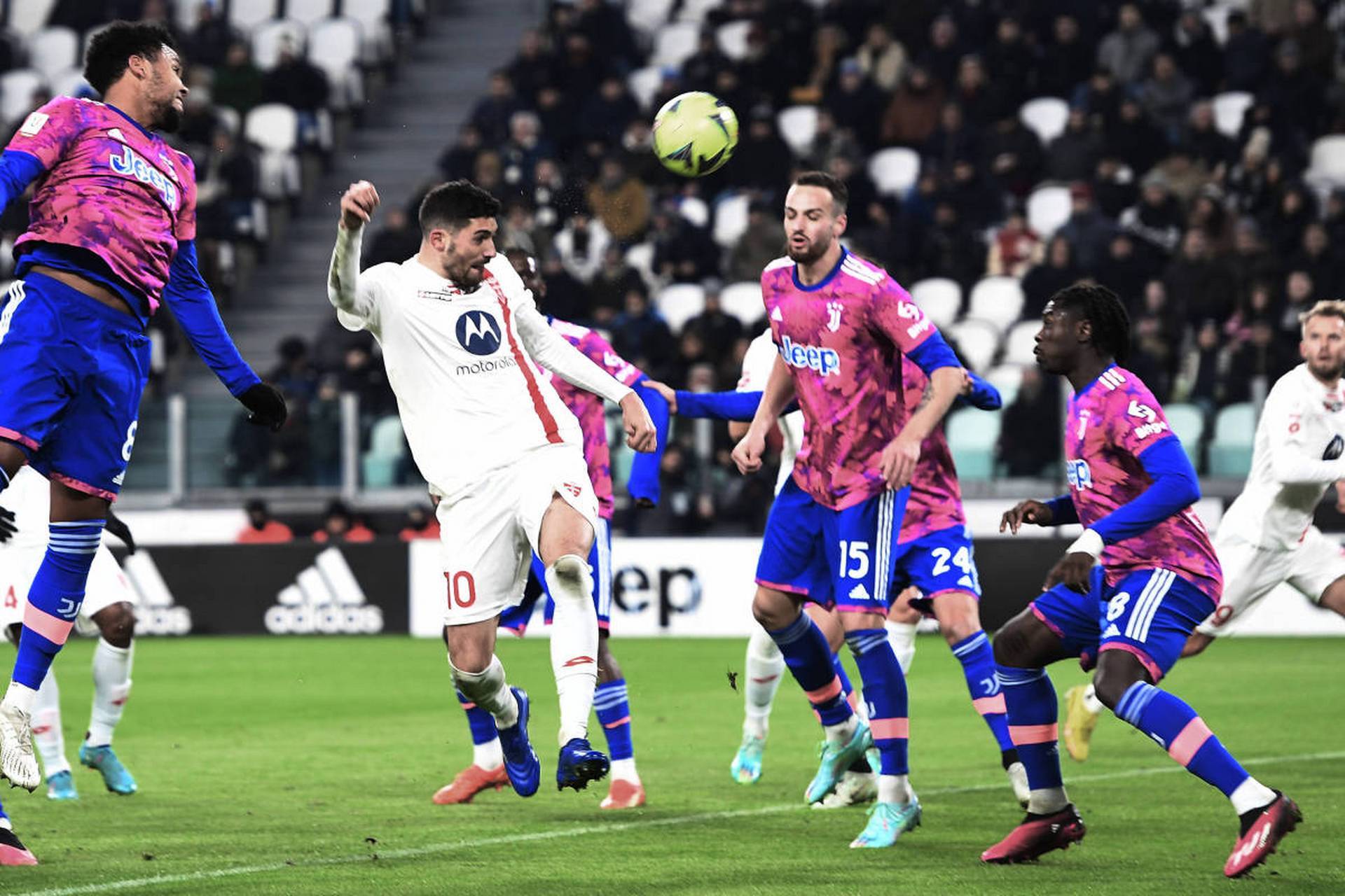 比利亚雷亚尔取得关键胜利！球队保持不败战绩的简单介绍