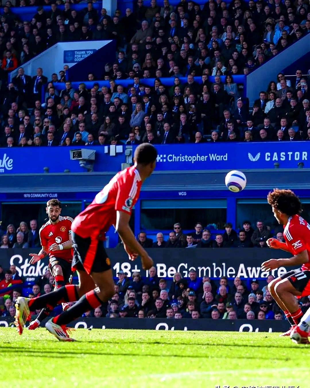 曼联客场胜出，逐渐走上稳定轨道的简单介绍